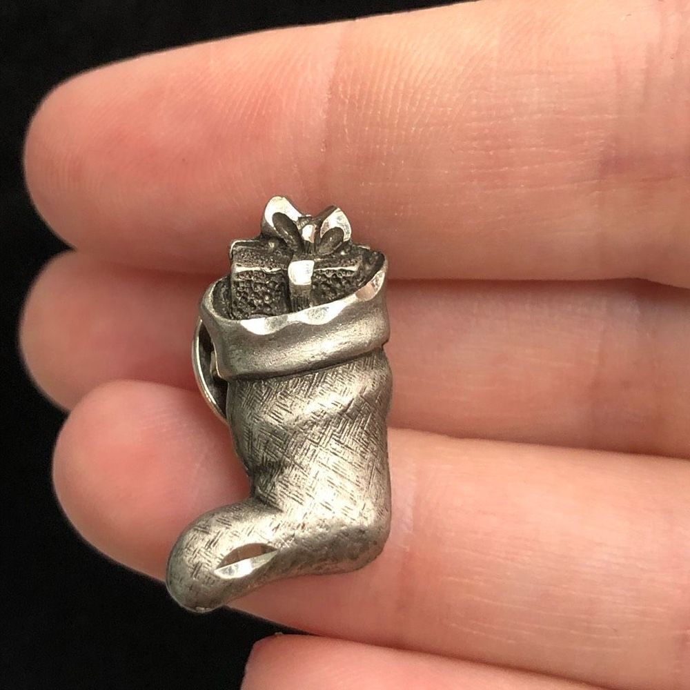 pewter presence diamond cut pewter christmas stocking holiday pin‎